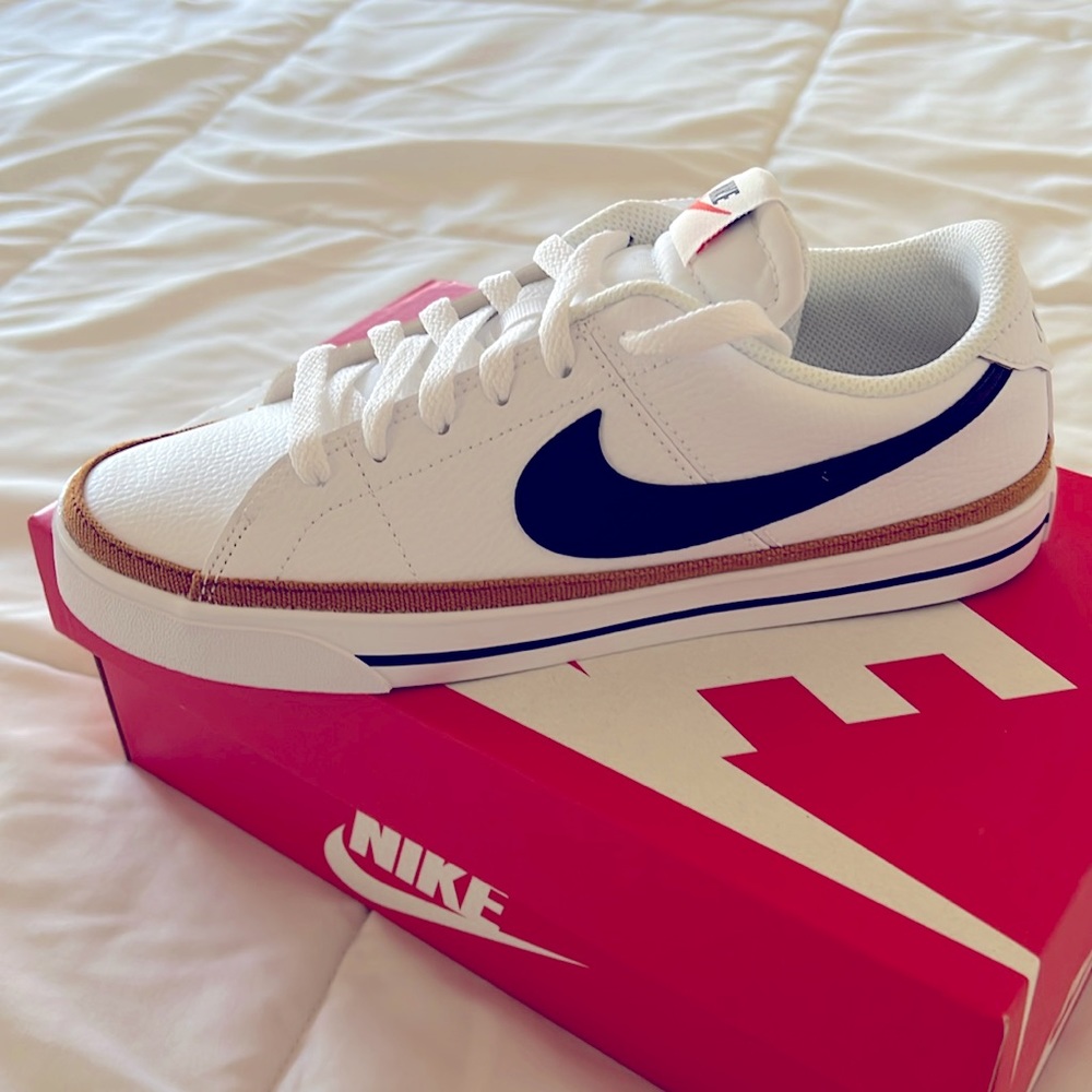 Nike Court Legacy Women’s tennis shoes size 8